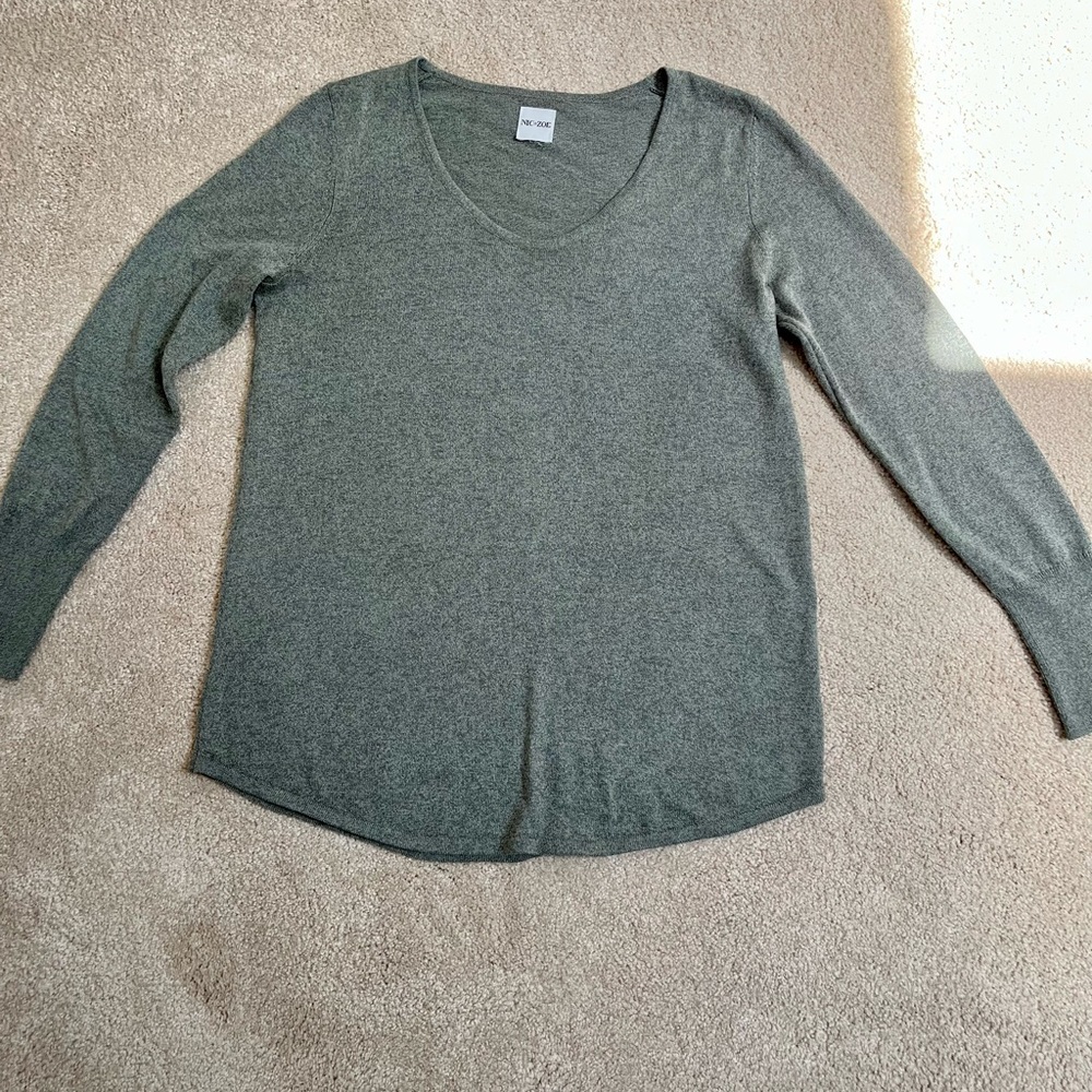 Nic & Zoe V neck top